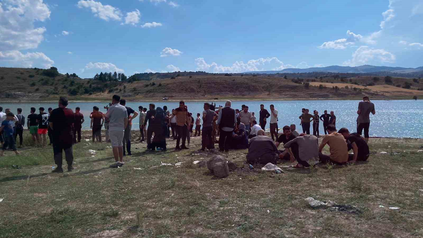 SERİNLEMEK AMACIYLA KURTBOĞAZI BARAJI'NA GİRDİKTEN SONRA KAYBOLAN 3 KİŞİ KURTARILAMAYARAK