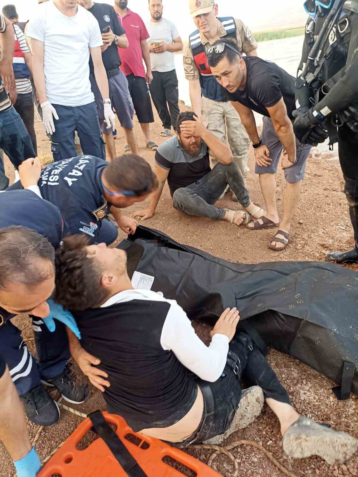 HATAY’DA SERİNLEMEK İÇİN BARAJA GİREN BİR KİŞİ BOĞULARAK HAYATINI KAYBETTİ.