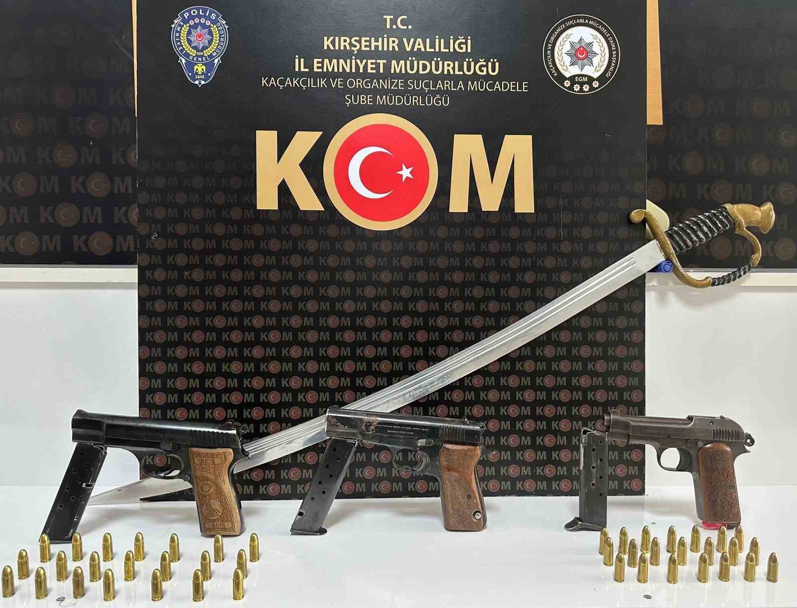 Silah tacirlerine eş zamanlı operasyon: 4 gözaltı