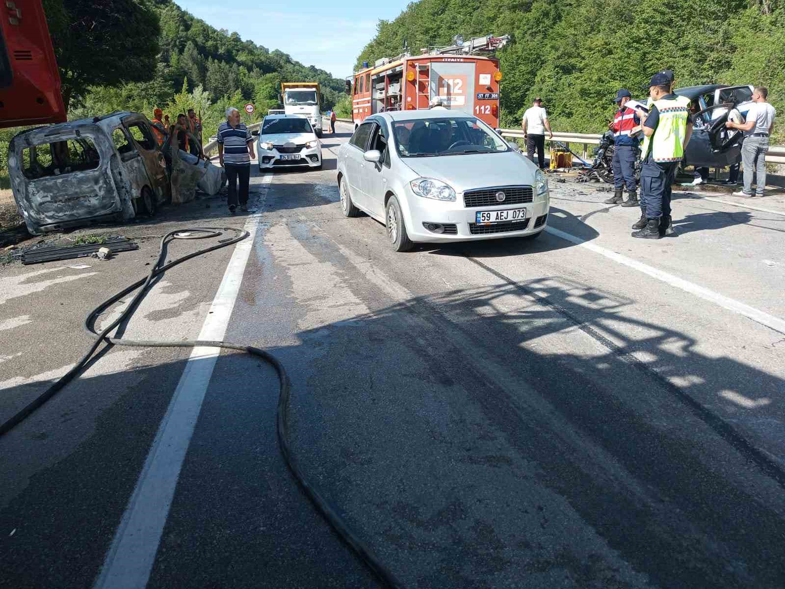 Sinop’ta feci kaza: 2’si doktor 4 kişi hayatını kaybetti, 2 yaralı