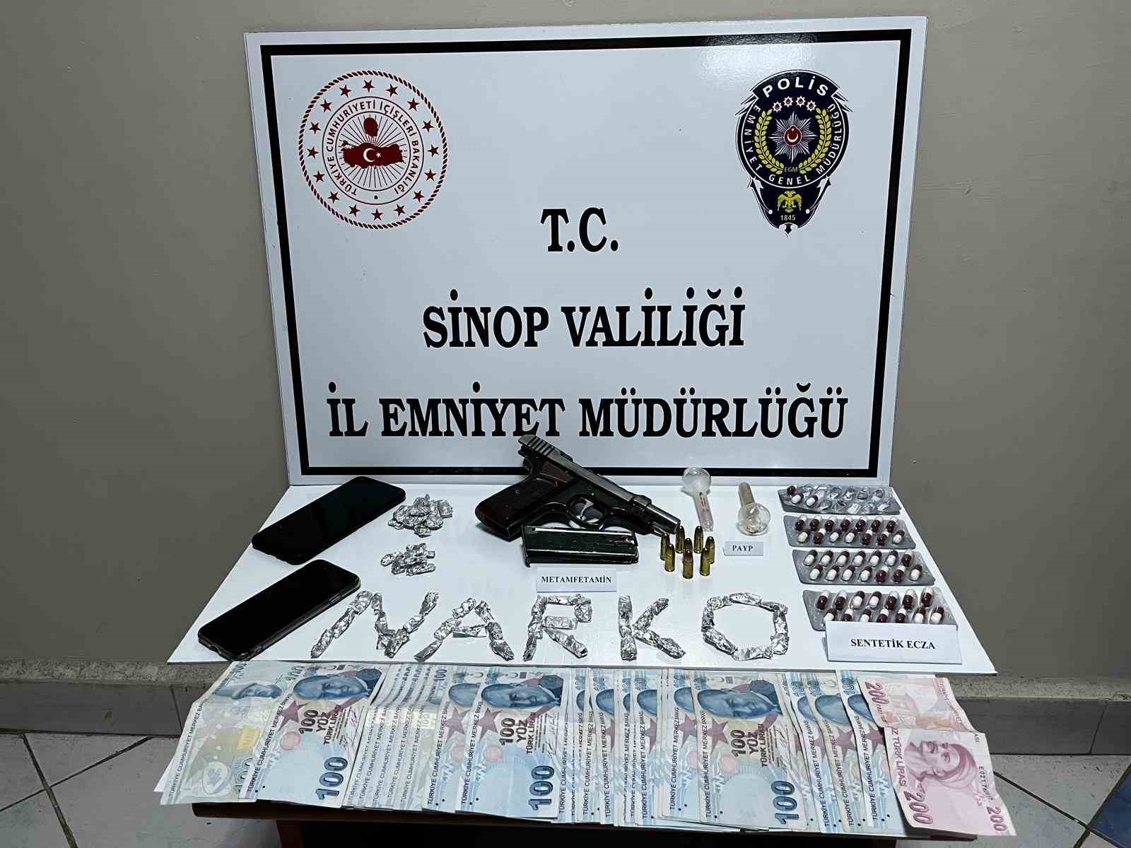 Sinop’ta şüpheli şahısların araç ve ikametlerinden uyuşturucu çıktı