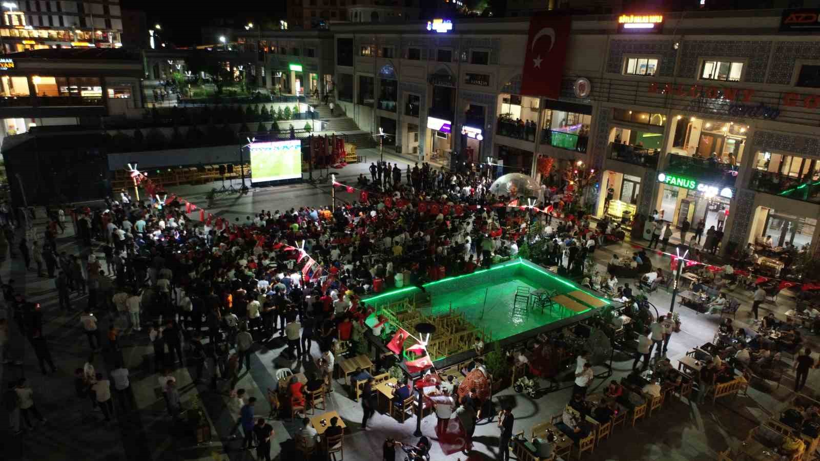 Şırnak, A Milli Futbol Takımı ile tek yürek oldu