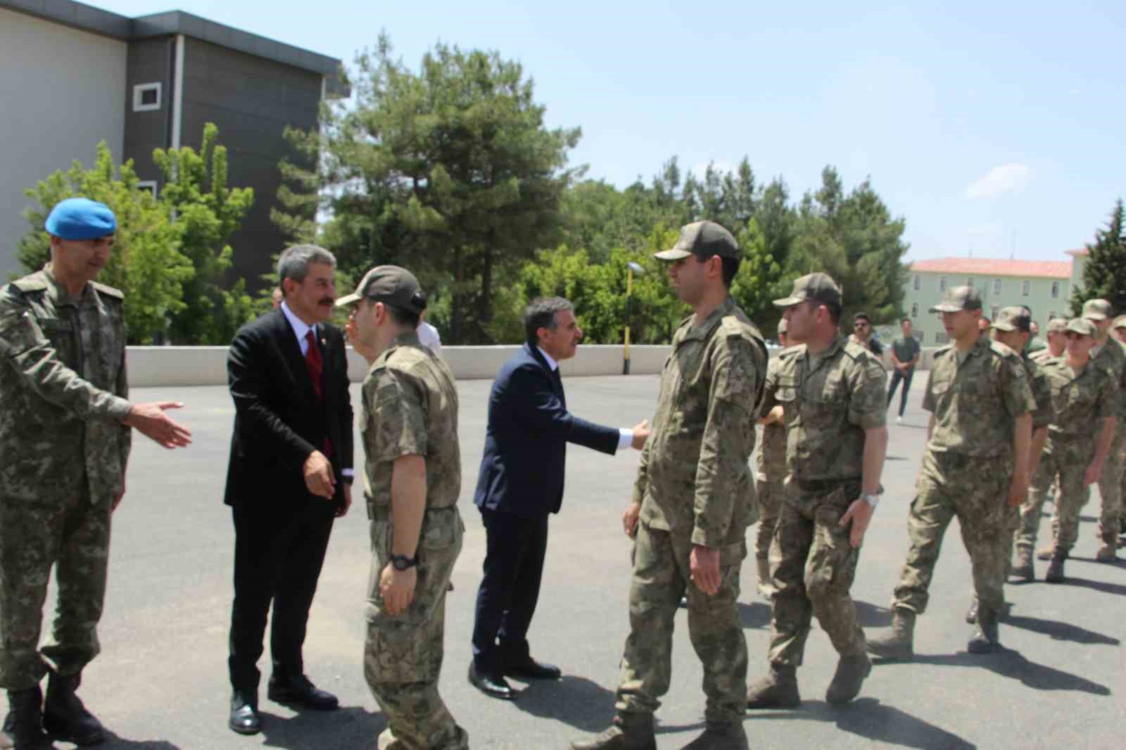 Şırnak Valisi Atay, güvenlik güçleriyle bayramlaştı