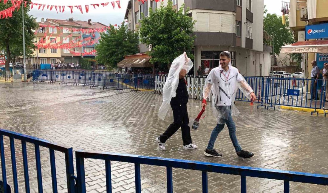 TEKİRDAĞ'DA ANİDEN BASTIRAN SAĞANAK