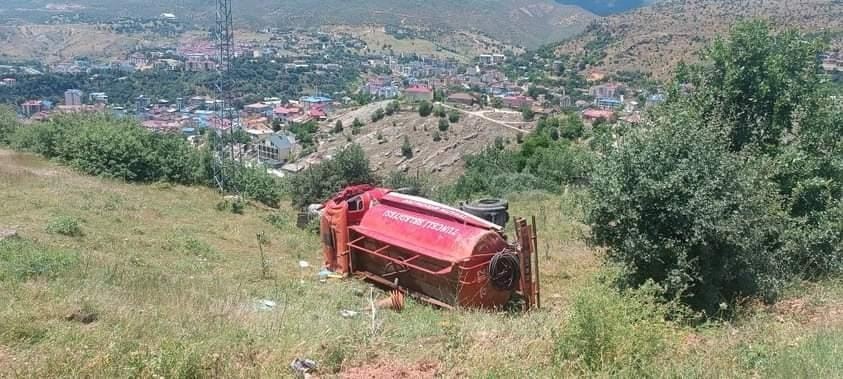 Tunceli Belediyesi aracı şarampole yuvarlandı: 3 yaralı