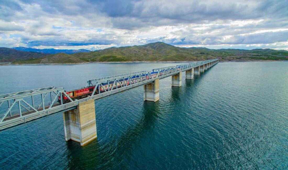 ULAŞTIRMA VE ALTYAPI BAKANI ABDULKADİR URALOĞLU, ANKARA İLE TATVAN ARASINDA