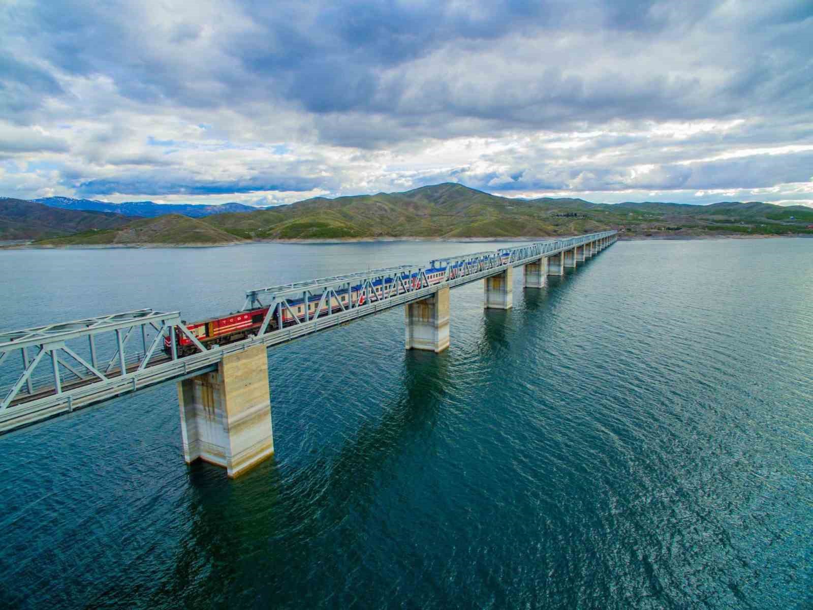 ULAŞTIRMA VE ALTYAPI BAKANI ABDULKADİR URALOĞLU, ANKARA İLE TATVAN ARASINDA