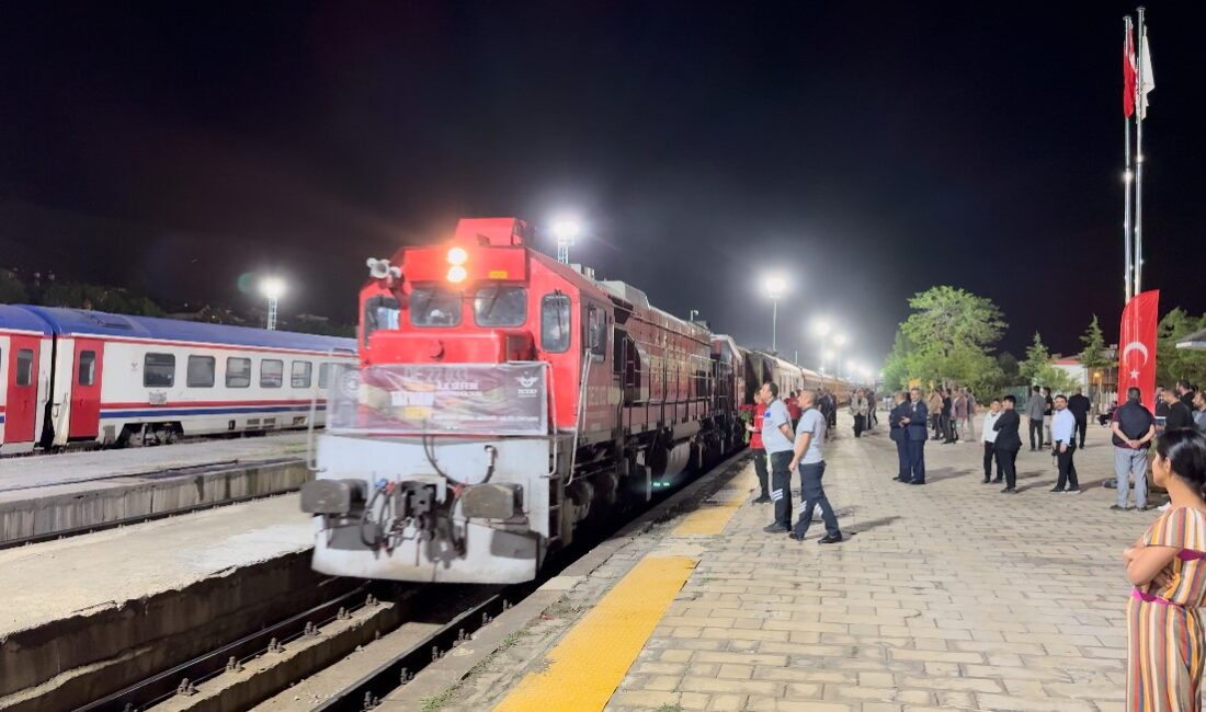 TURİSTİK TATVAN TRENİ’NİN İLK