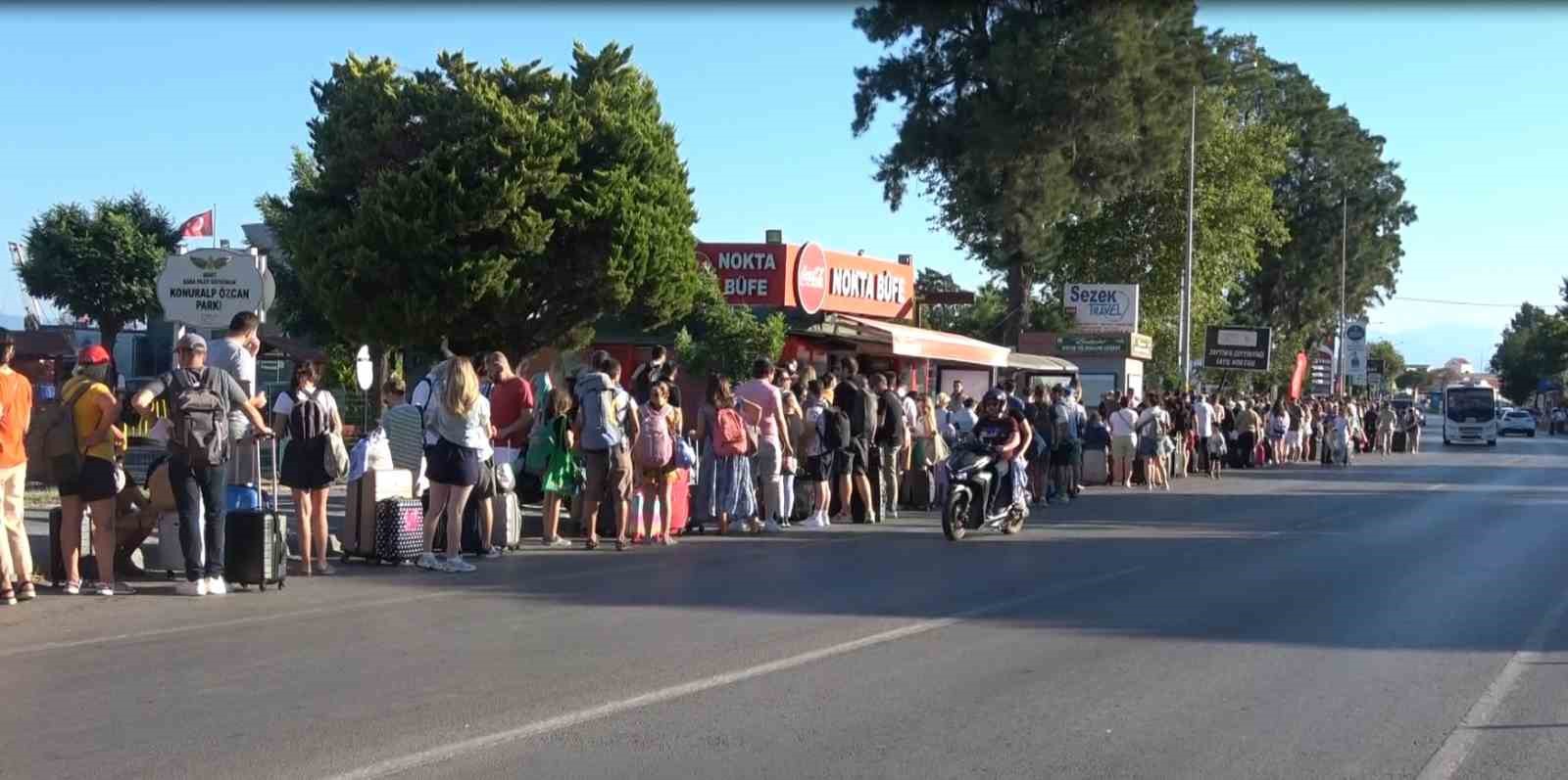 Türk tatilcilerden Yunanistan’ın Midilli Adası’na Kurban Bayramı akını