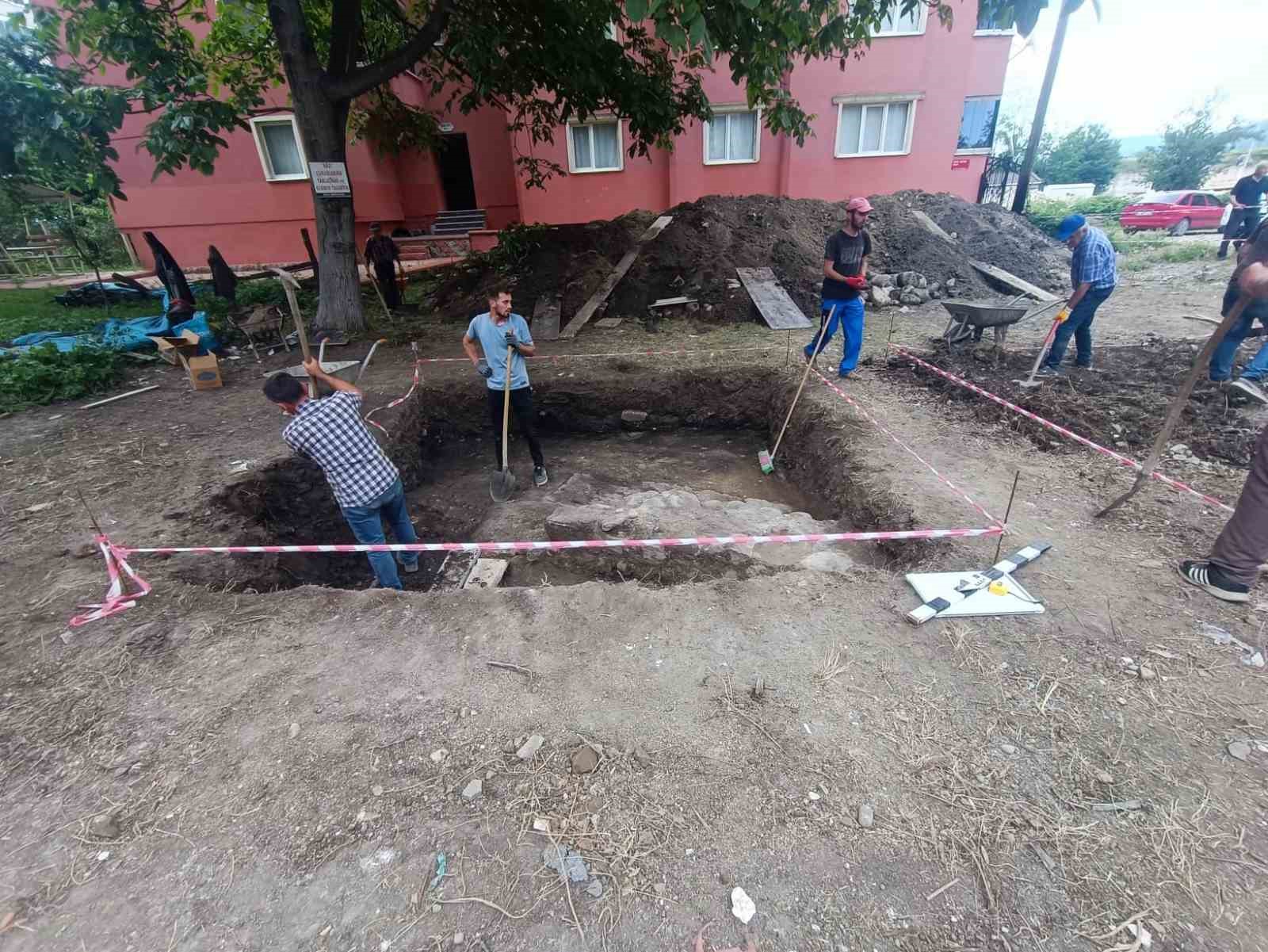 Türkeli’de yapılan kazıda tarihi mezarlar bulundu