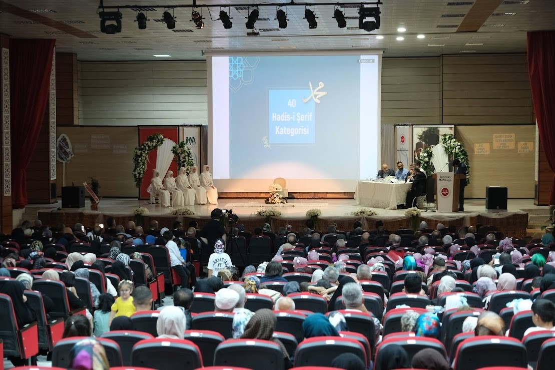 Üç ayrı kategoride ezbere Hadis-İ Şerif Metin ve Mana Okuma Yarışması düzenlendi