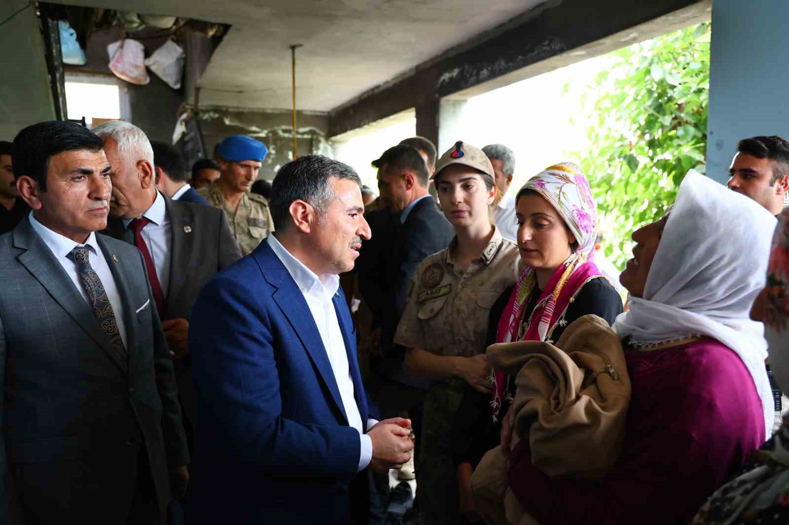 Vali Atay, şehit güvenlik korucusunun taziyesine katıldı