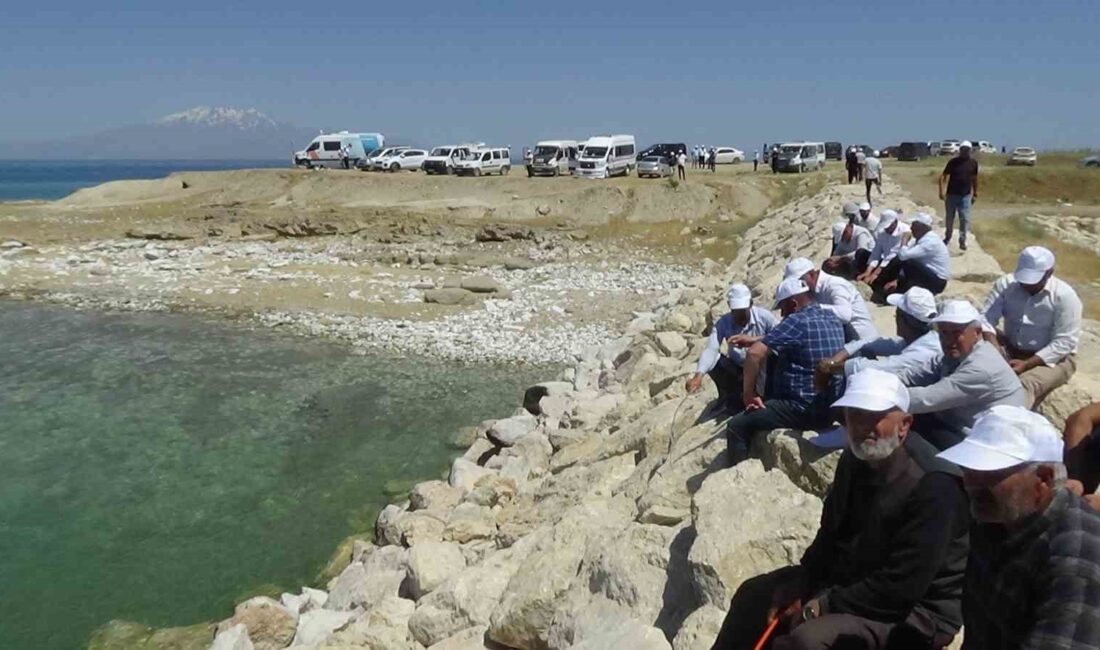 VAN'IN TUŞBA İLÇESİNDE YÜZMEK