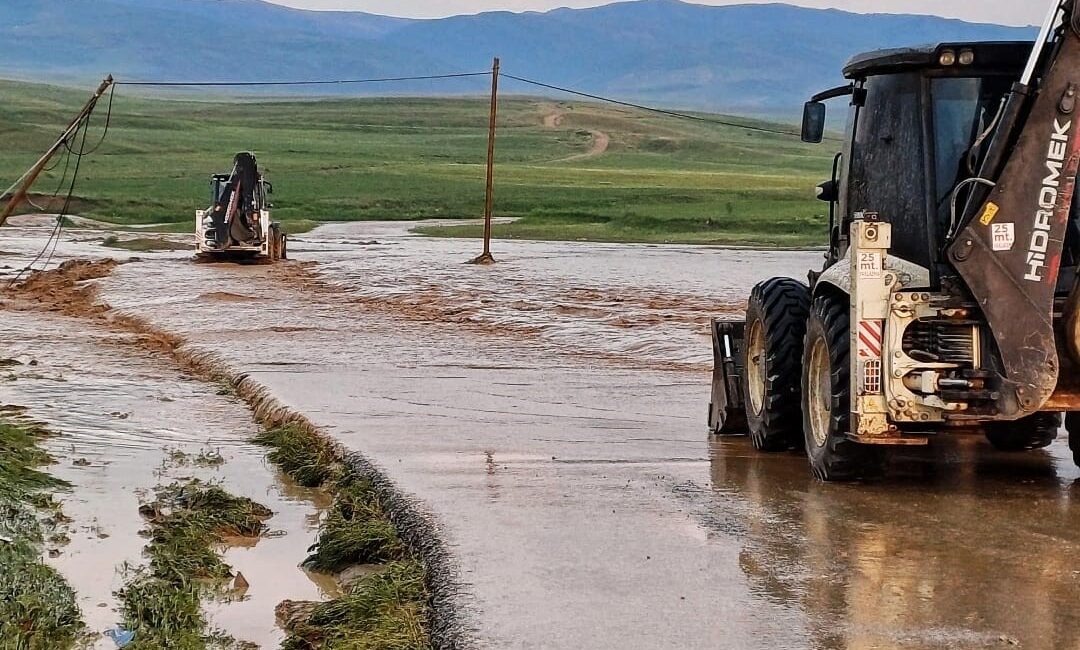 VAN'IN SARAY İLÇESİNDE YAĞIŞ