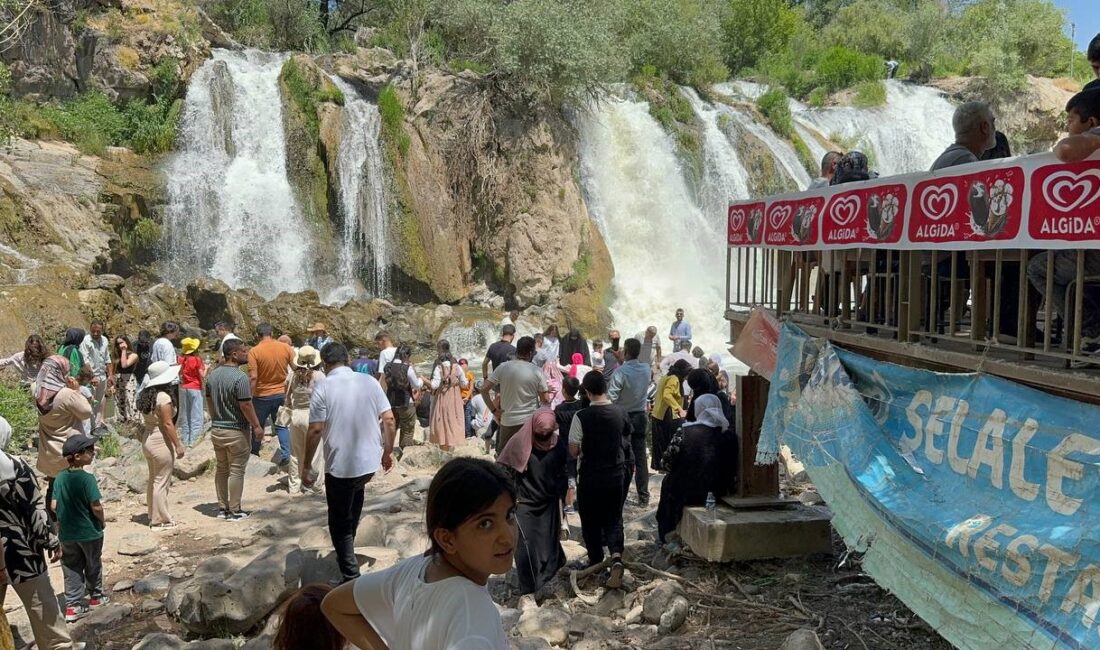 MURADİYE ŞELALESİ'NDE HAFTA SONU