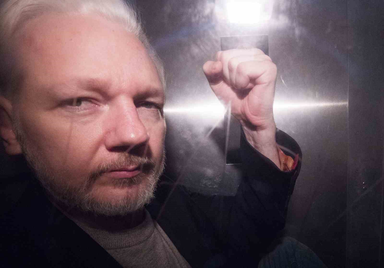 WikiLeaks’in kurucusu Assange, İngiltere’den ayrıldı