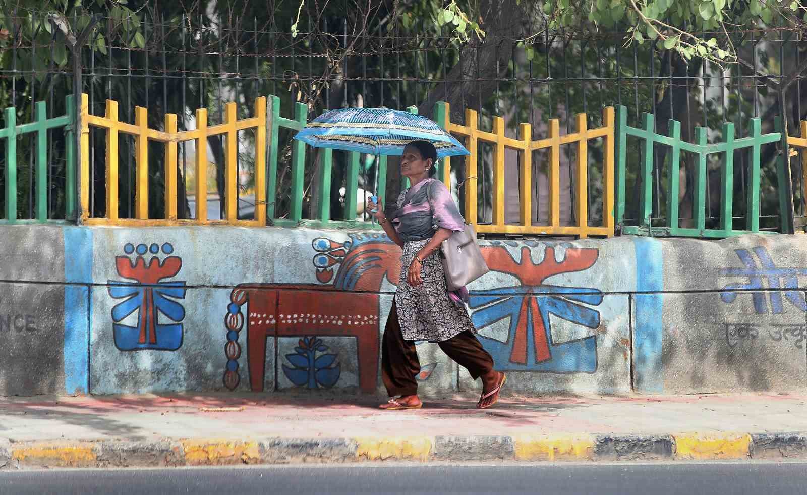 Yeni Delhi’de  son 2 günde aşırı sıcaklardan 52 can kaybı