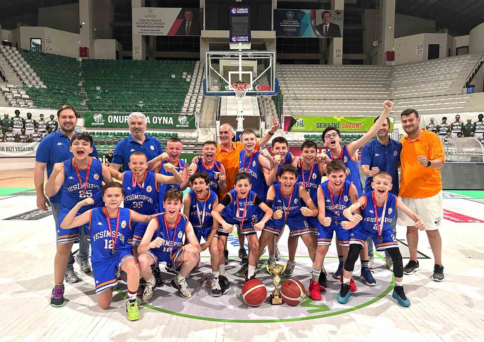 Yeşim Spor U12 Takımı Bursa şampiyonu oldu