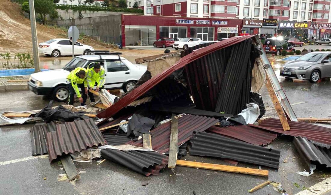 YOZGAT’TA FIRTINA ÇATILARI UÇURDU