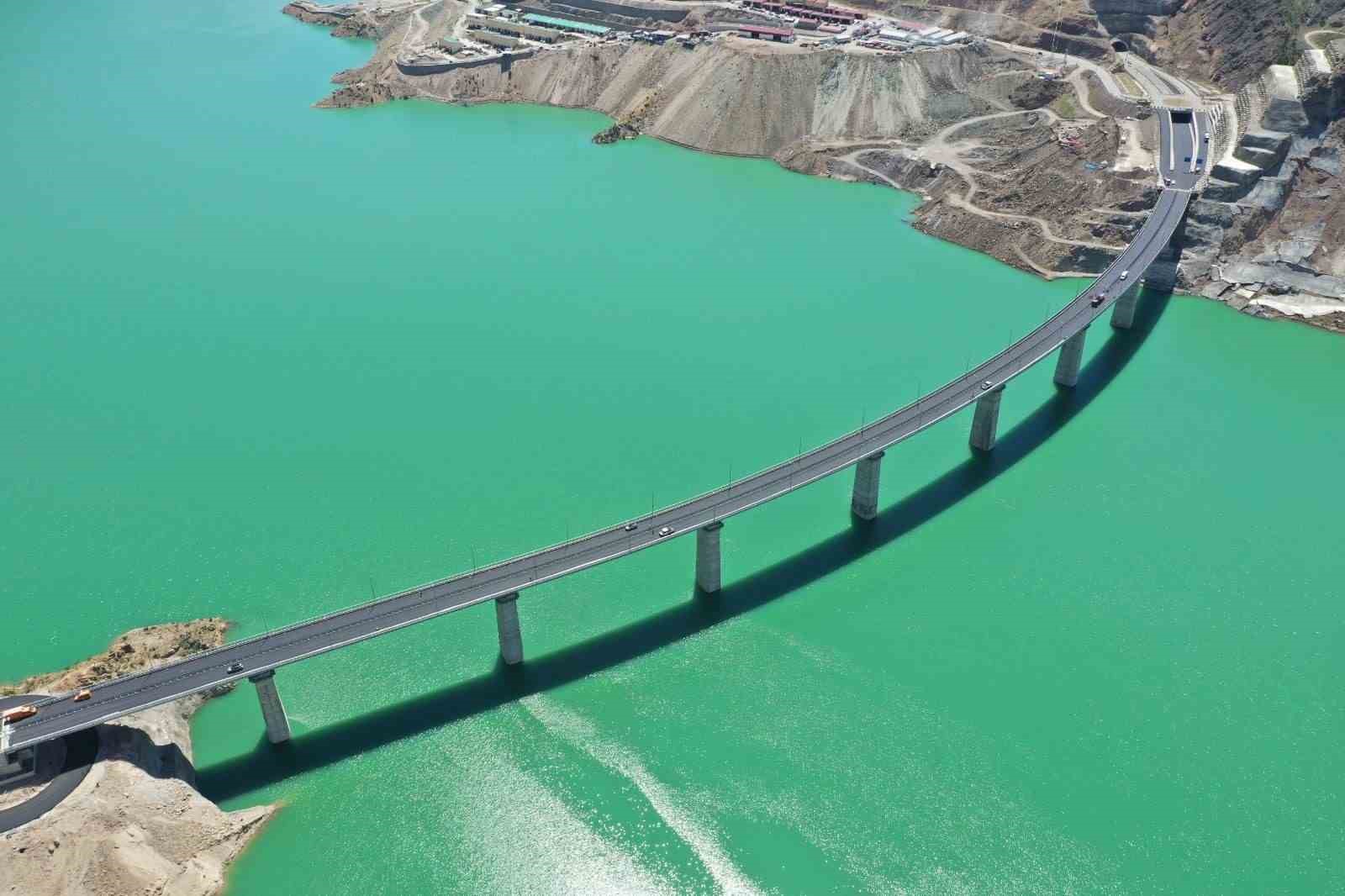 ULAŞTIRMA VE ALTYAPI BAKANI ABDULKADİR URALOĞLU, YUSUFELİ GRUBU BARAJ KÖPRÜLERİ’NİN