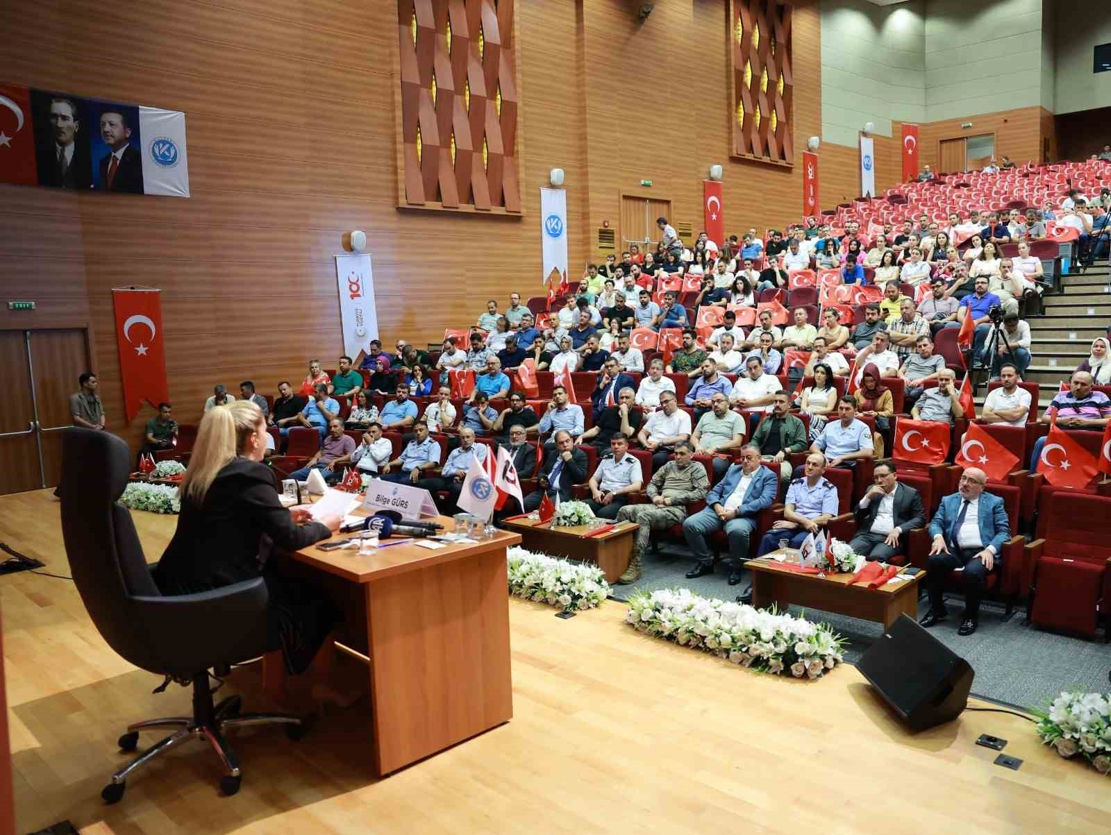 15 Temmuz’da babası ve eşini şehit veren Gürs: “Acizlerin karşısına başları dik çıkan kahramanlarımız, tarihe isimlerini altın harflerle yazdırdı”