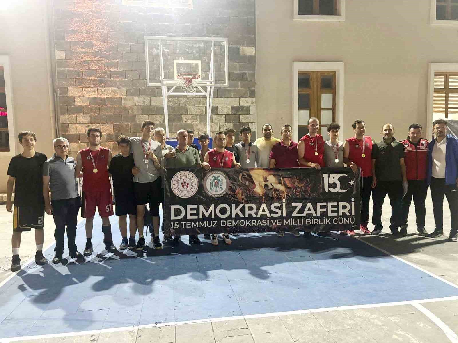 3×3 Sokakta Basketbol Turnuvasının şampiyonu emniyet