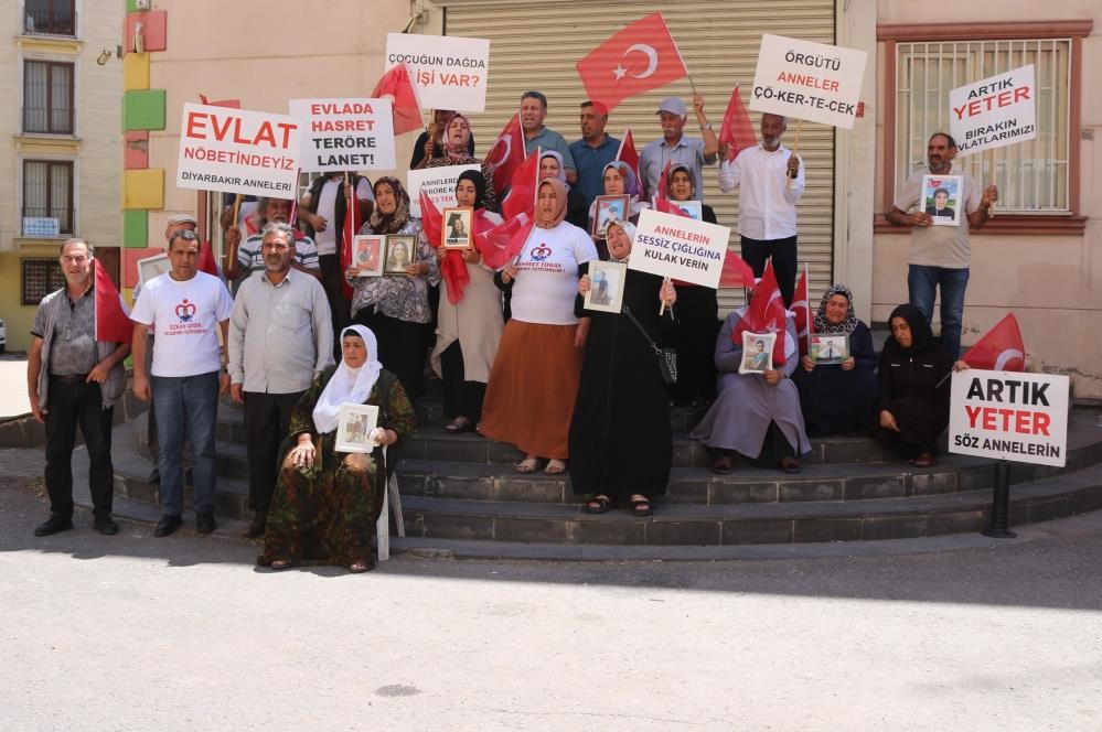 8 yıldır PKK’nın elinde olan kız, oturma eyleminde olan ailesine kavuşacak