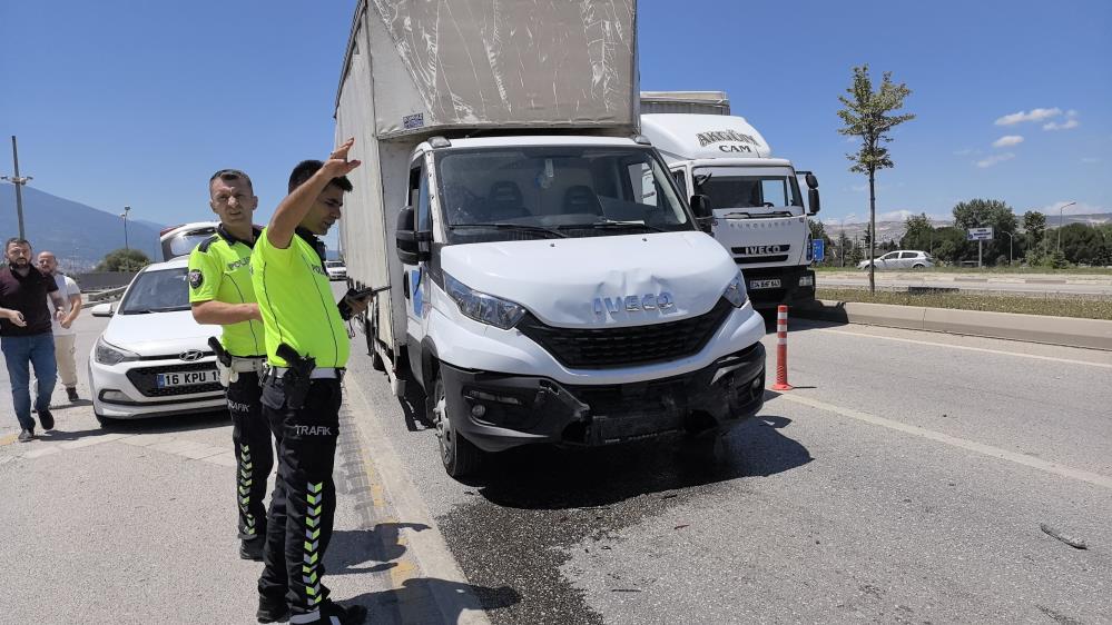 Arap saçına dönen trafikte 4 araç çarpıştı: 2 yaralı