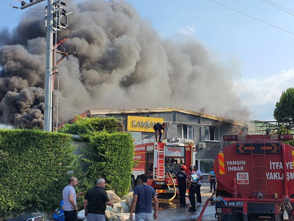 Sandalye Fabrikasındaki Yangın Korkuttu