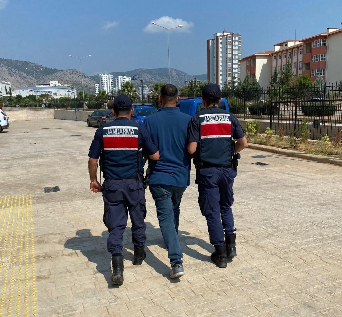 Adana’da uzun süredir aranan 2 hükümlü yakalandı