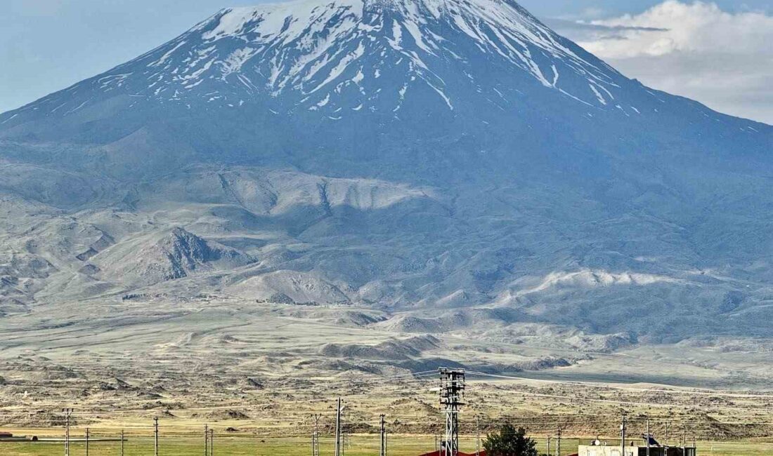 AĞRI DAĞI'NIN HEYBETLİ GÖRÜNTÜSÜ