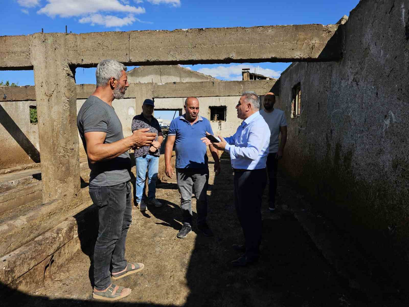 AK Parti Tunceli İl Başkanı Süner, yangında çok sayıda hayvanı telef olan aileyi ziyaret etti