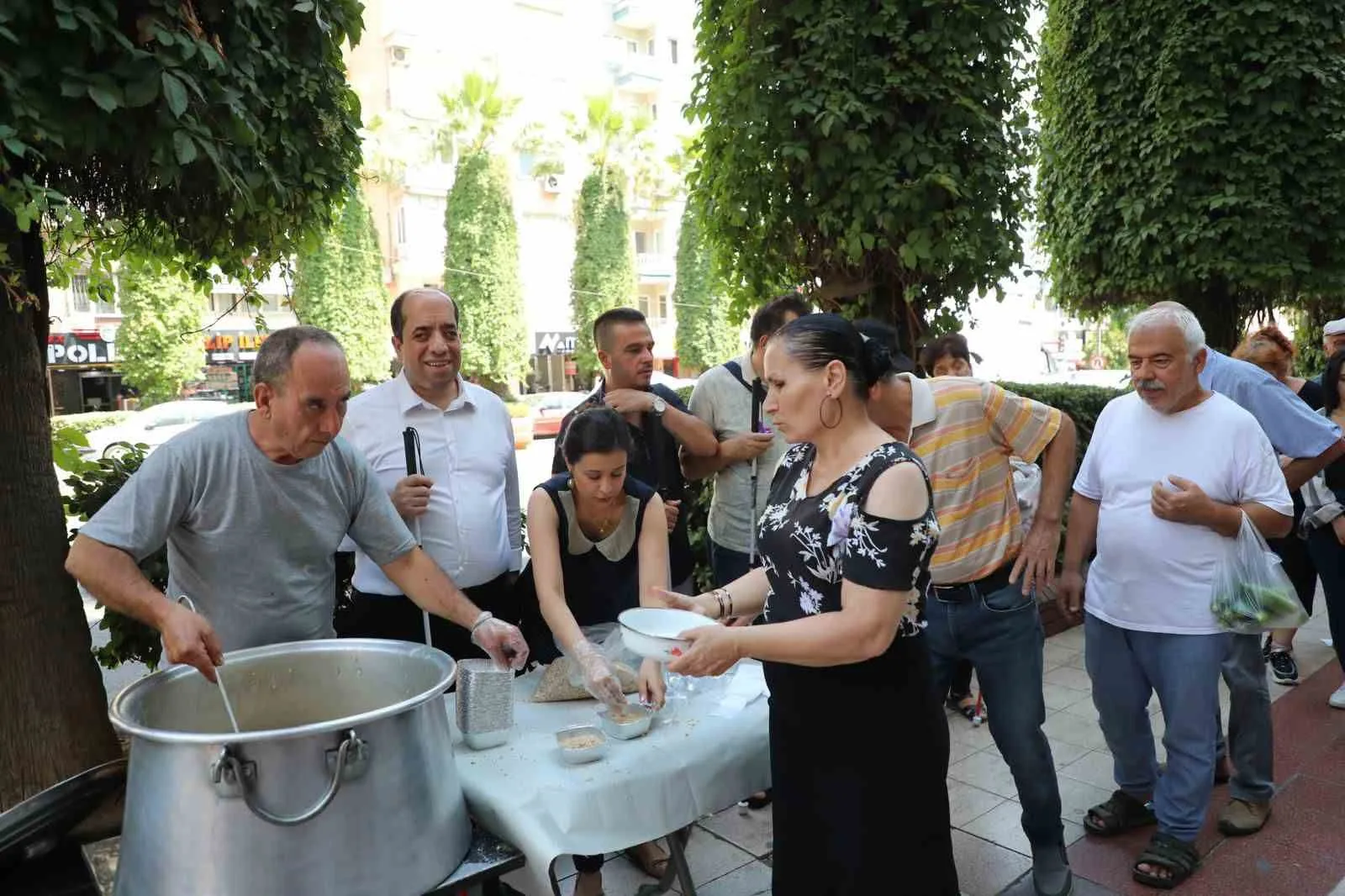 Altı Nokta Körler Derneği Aydın Şubesi’nden 500 kişilik aşure hayrı