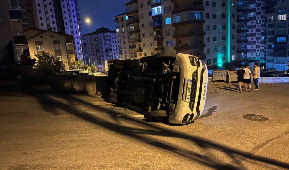 ANKARA’NIN YENİMAHALLE İLÇESİNDE SERVİS YAN YATTI, KAZADA YARALANAN OLMADI.