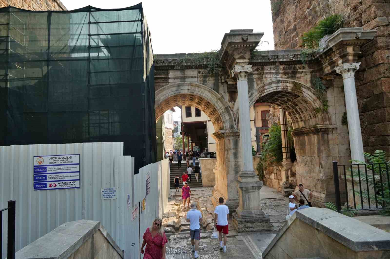 Antalya’nın sembolü Hadrian restore edilecek