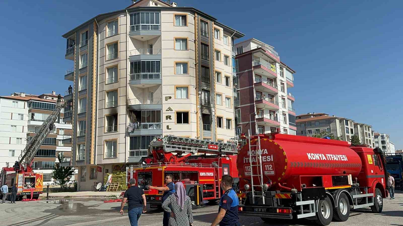 Apartmanda çıkan yangında 6 kişi hastanelik oldu