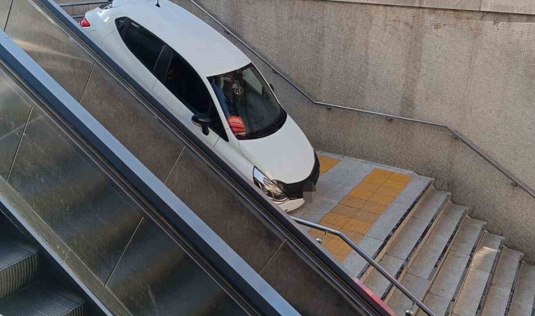 ANKARA’NIN MERKEZİNDE BULUNAN KIZILAY METRO İSTASYONUNA BİR SÜRÜCÜ ARAÇLA GİRDİ.