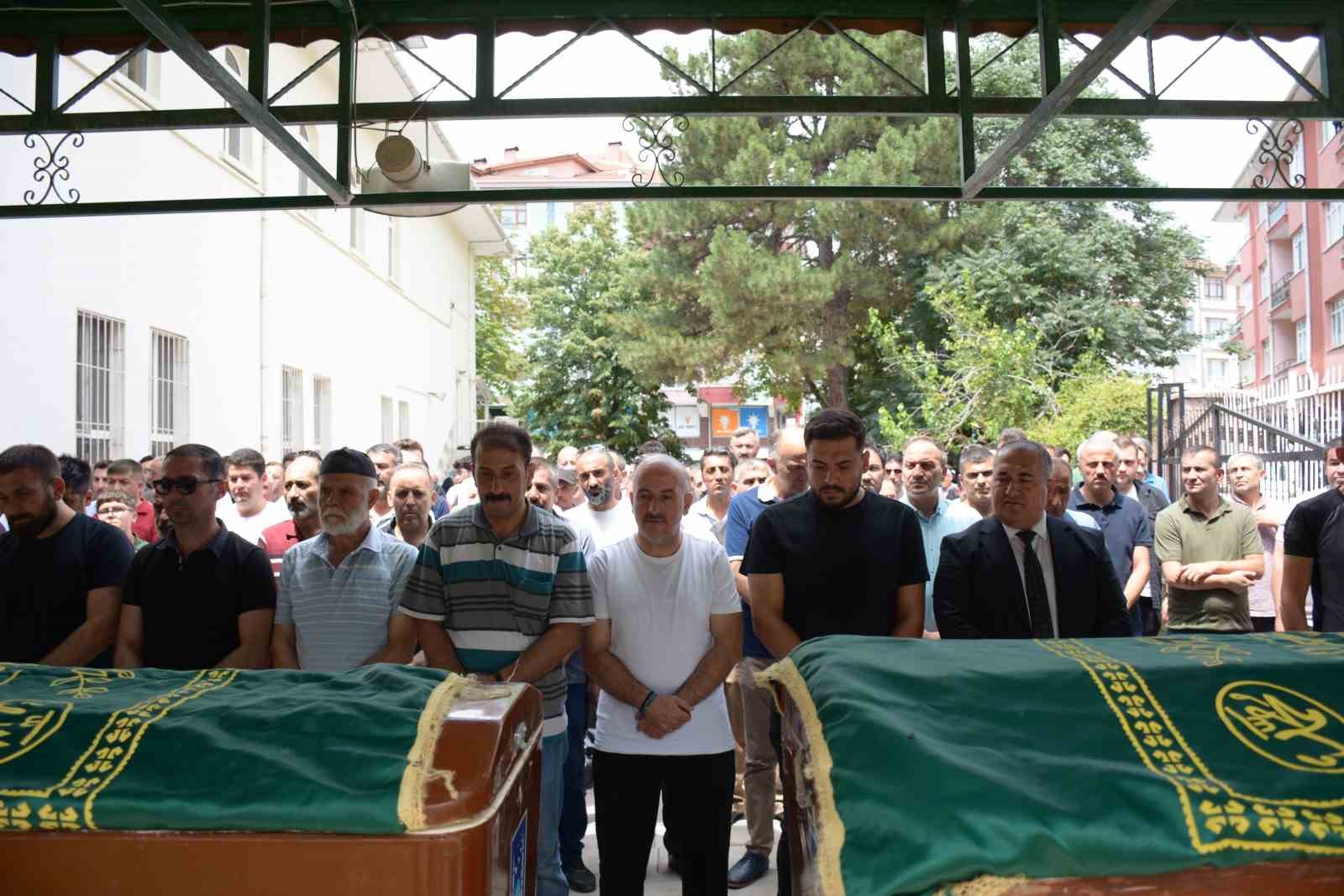 BAŞKENTTE STAJYER OLARAK BULUNDUĞU İNŞAATIN 6. KATINDAN ASANSÖR BOŞLUĞUNA DÜŞEREK