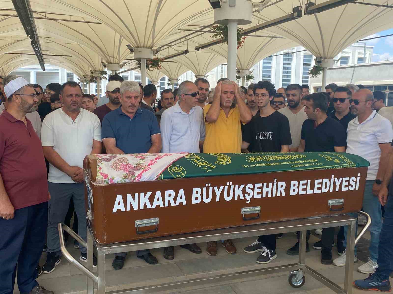 ANKARA’DA, MAHSUR KALDIĞI ASANSÖRDEN KURTARILMAYA ÇALIŞILDIĞI ESNADA 5. KATTAN BOŞLUĞA