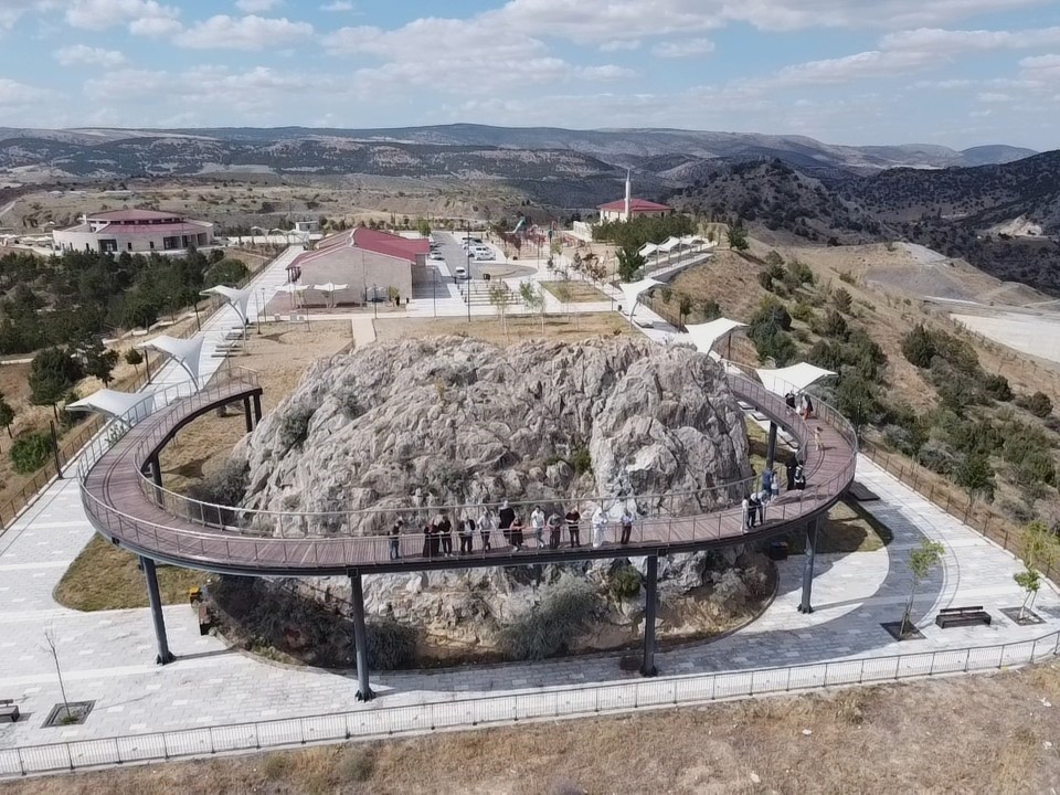 Baraj manzaralı Çekerek Millet Bahçesi’nde hafta sonu yoğunluğu yaşanıyor