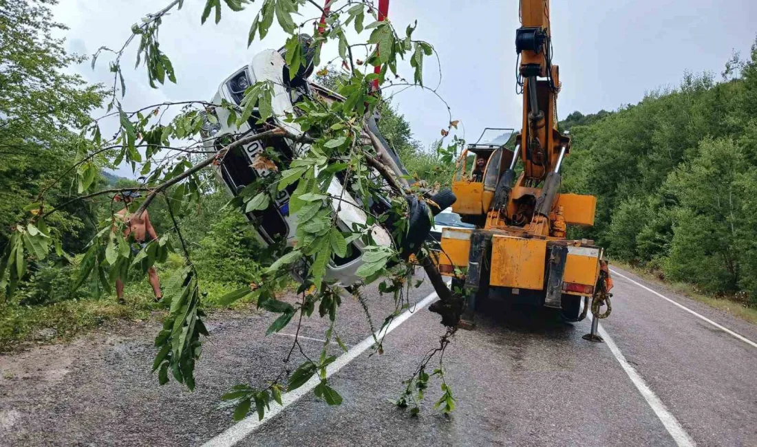 BARTIN'DA YAĞMUR NEDENİYLE YOLDAN