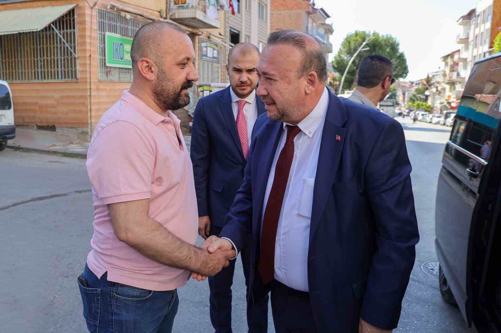 UŞAK BELEDİYE BAŞKANI ÖZKAN YALIM GEDİZ YOLU ÜZERİNDE HİZMET VEREN