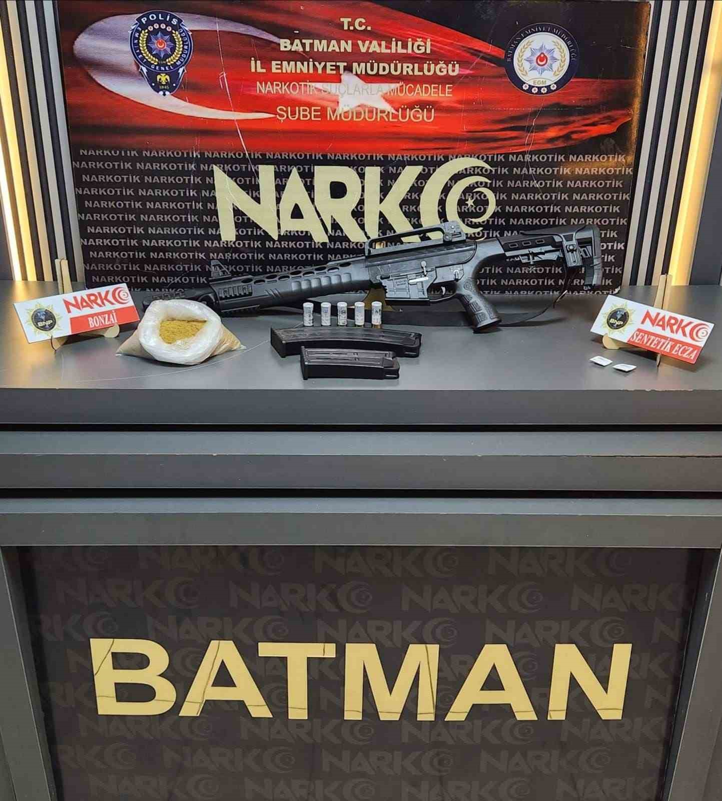 Batman’da bir ev ve bir araçta uyuşturucu yakalandı