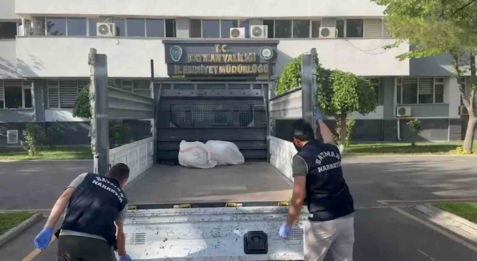 Batman’da kamyonet kasasında 45 kilo esrar ele geçirildi