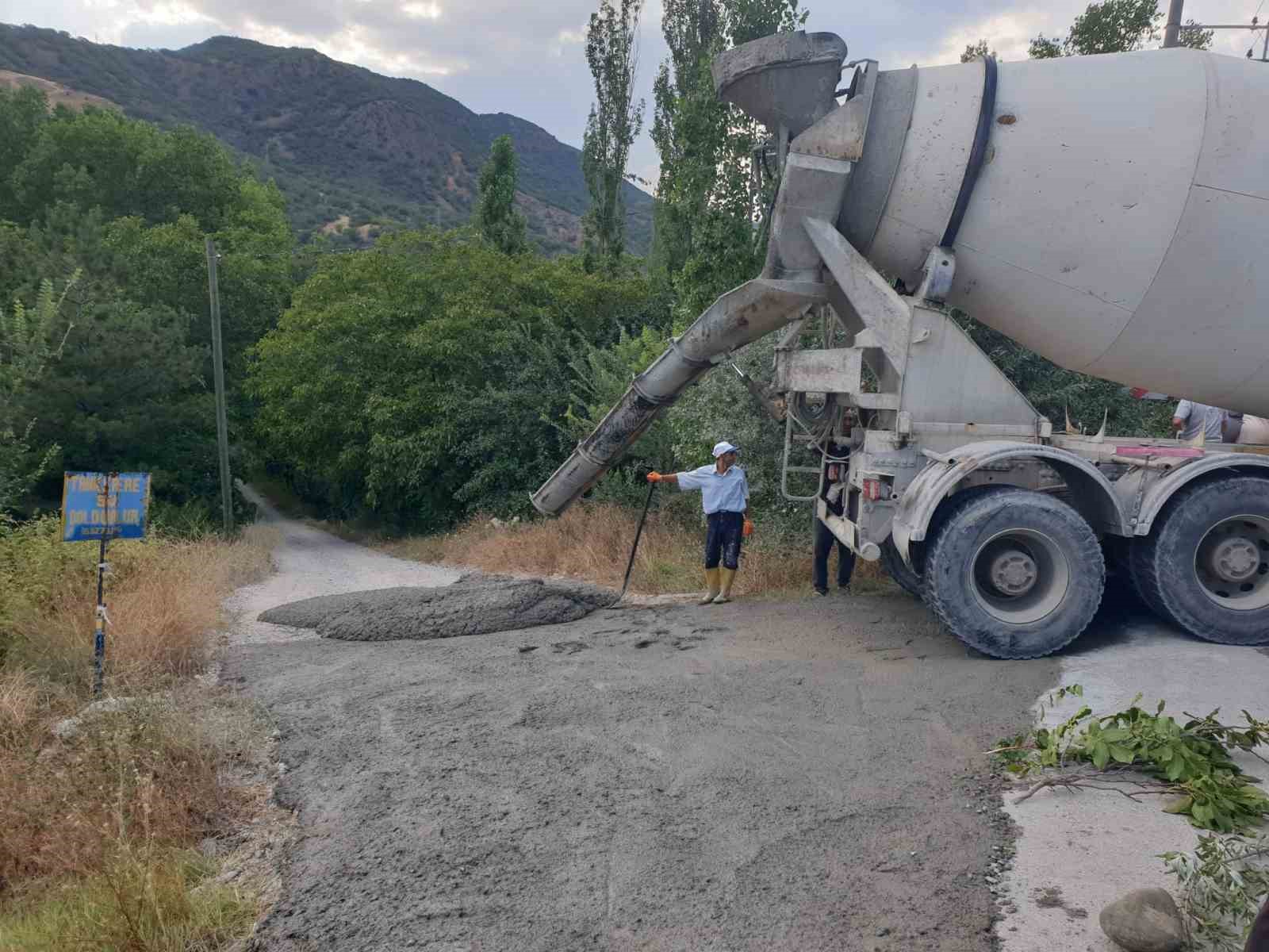 Bayat’ta bahçe yolları sorunu çözüldü