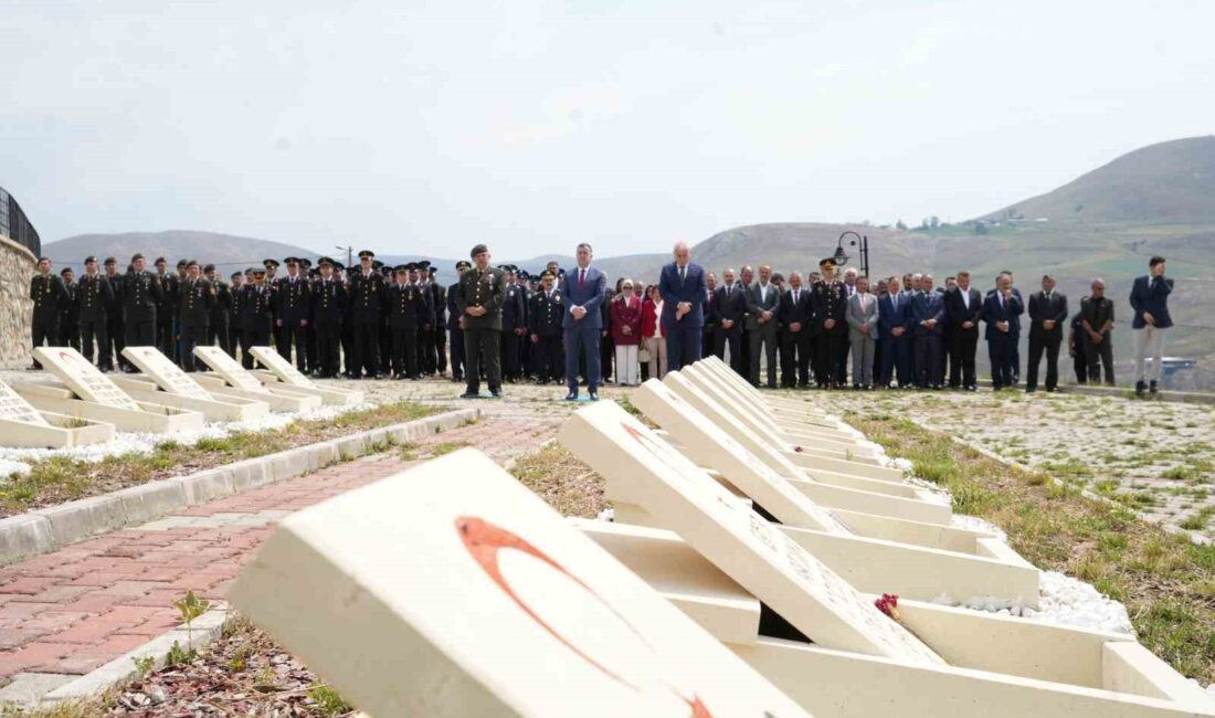 BAYBURT'TA ŞEHİTLER DUALARLA ANILDI