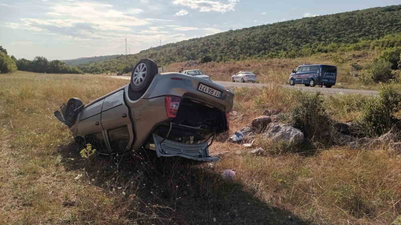 Bilecik’te takla atan otomobil şarampole yuvarlandı: 2 yaralı