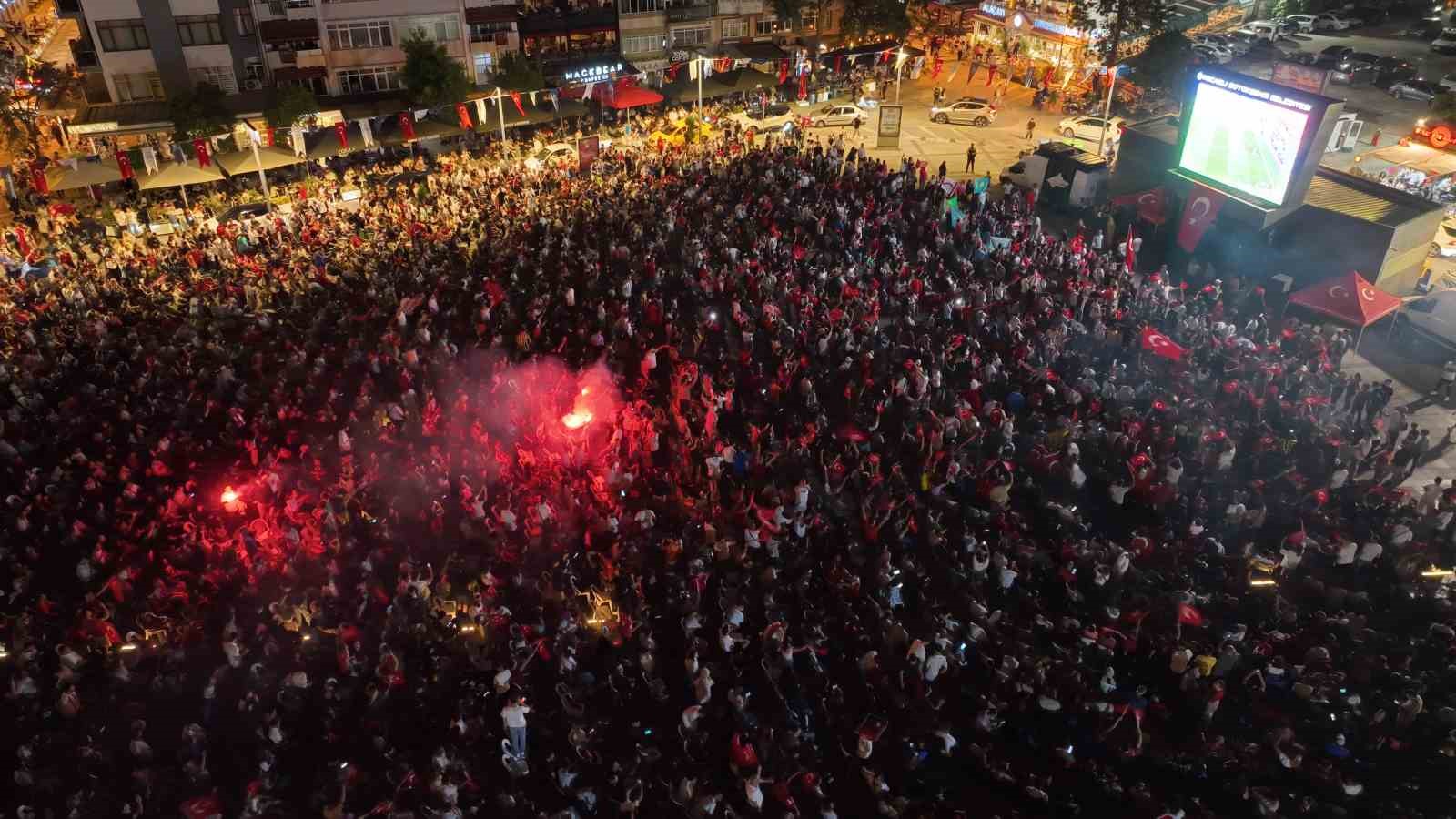 Binlerce Kocaelili tek yürek oldu, gol sevinci görülmeye değerdi