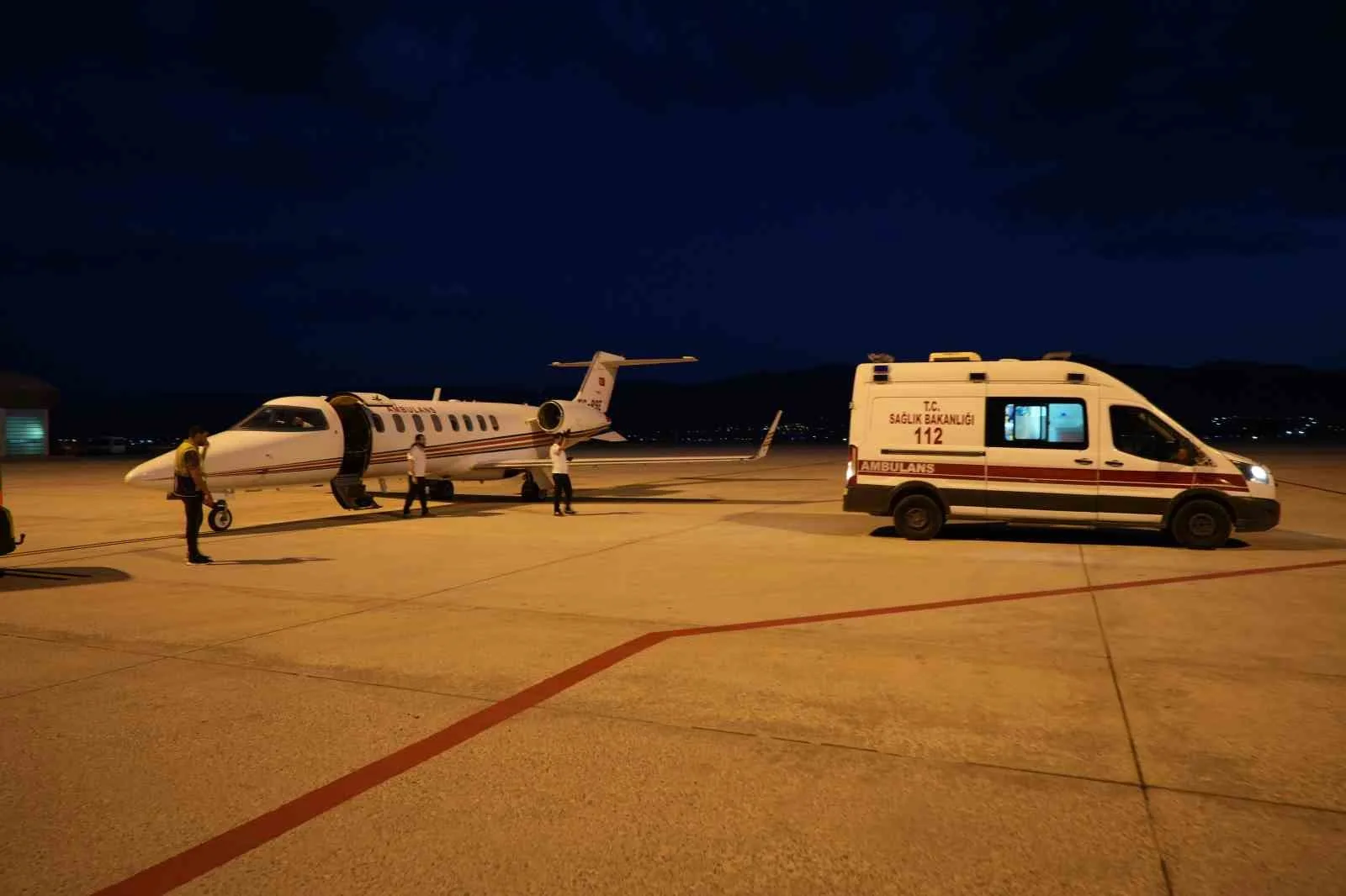 Bir günlük bebek için ambulans uçak havalandı