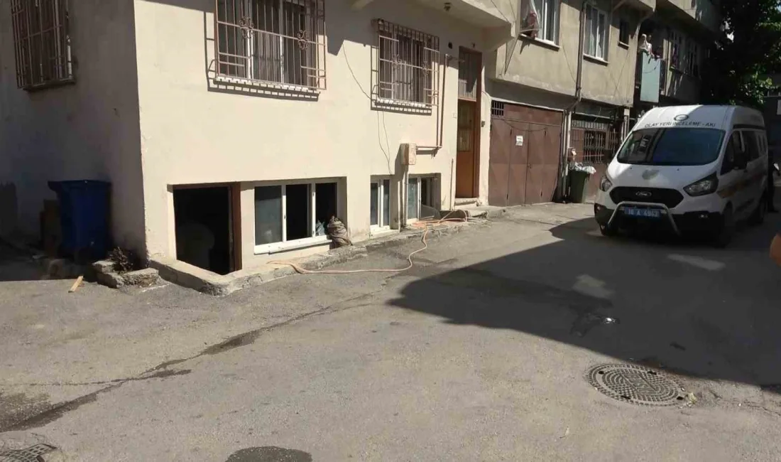 BURSA'DA 3 KATLI APARTMANIN